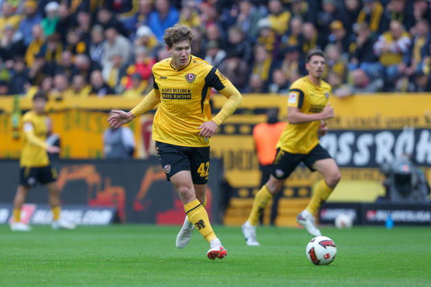 18.10.2026, xtgx, Fussball - 2.Bundesliga Dynamo Dresden - 1.FC Magdeburg v.l. Friedrich Müller (Dresden, 42) Freisteller, Einzelbild, Ganzkoerper, single frame (DFL DFB REGULATIONS PROHIBIT ANY USE OF PHOTOGRAPHS as IMAGE SEQUENCES and or QUASI-VIDEO) Dresden