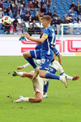18.10.2026, xrekx, Fussball 2.Bundesliga, Karlsruher SC - SV Darmstadt 98 v.l. Marco Richter (SV Darmstadt 98) Marvin Wanitzek (Karlsruher SC) Zweikampf, Aktion, action, battle for the ball (DFL DFB REGULATIONS PROHIBIT ANY USE OF PHOTOGRAPHS as IMAGE SEQUENCES and or QUASI-VIDEO) Karlsruhe
