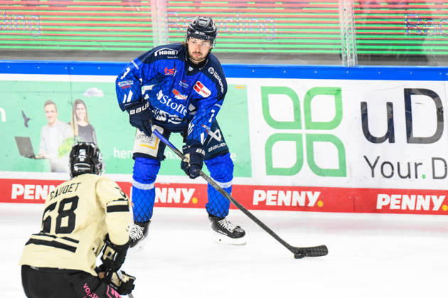 Straubing Tigers vs. Grizzlys Wolfsburg, Eishockey, Deutsche Eishockey Liga, Penny DEL, 10.Spieltag, Saison 2026 2027, 18.10.2026 Nicolas Beaudin (Straubing Tigers), Eishockey Herren, Deutsche Eishockey Liga, Penny DEL, 10.Spieltag, Saison 2026 2027 am 18.10.2026 im Eisstadion am Pulverturm, Straubing Tigers (blau) gegen Grizzlys Wolfsburg (beige)