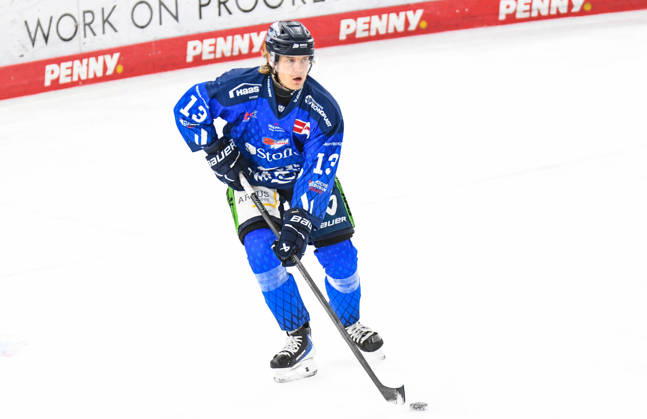 Straubing Tigers vs. Grizzlys Wolfsburg, Eishockey, Deutsche Eishockey Liga, Penny DEL, 10.Spieltag, Saison 2026 2027, 18.10.2026 Mario Zimmermann (Straubing Tigers), Eishockey Herren, Deutsche Eishockey Liga, Penny DEL, 10.Spieltag, Saison 2026 2027 am 18.10.2026 im Eisstadion am Pulverturm, Straubing Tigers (blau) gegen Grizzlys Wolfsburg (beige)