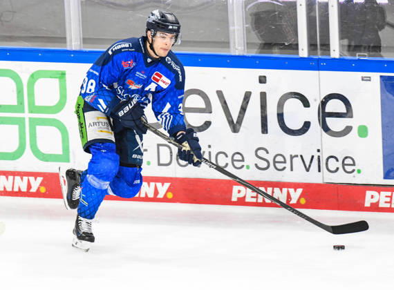 Straubing Tigers vs. Grizzlys Wolfsburg, Eishockey, Deutsche Eishockey Liga, Penny DEL, 10.Spieltag, Saison 2026 2027, 18.10.2026 Stefan Loibl (Straubing Tigers), Eishockey Herren, Deutsche Eishockey Liga, Penny DEL, 10.Spieltag, Saison 2026 2027 am 18.10.2026 im Eisstadion am Pulverturm, Straubing Tigers (blau) gegen Grizzlys Wolfsburg (beige)