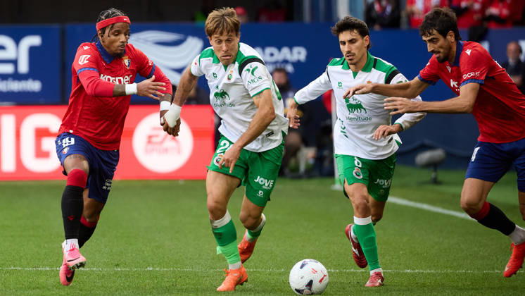 LaLiga EASports 2026 27 CA Osasuna v Racing de Santander Valentin Rosier (19. OSA) (L), Sergio Canales (20. RAC), Andre Almeida (8. RAC) and Alejandro Catena (24. OSA) (R) battle for the ball during the football match of LaLiga EA Sports between CA Osasuna and Racing de Santander played at El Sadar stadium in Pamplona (Spain) on Oct 18 2026. Credit: Inigo Alzugaray Agencia LOF Pamplona LaLiga EASports 2026 27 CA Osasuna v Racing de Santander Copyright: xINIGOxALZUGARAYx