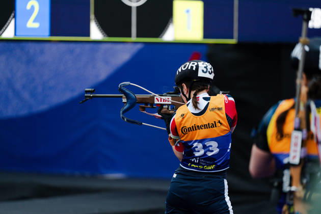 18.10.2026, GER, Biathlon, Frauen, IBU Biathlon Loop One Festival 2026, Saison 2026 2027, Super Sprint Qualifikation Damen Heat 1-4 Marthe K. Johansen ( NOR, 33 ) beim Schiessen stehend beim Aufwärmend München Olympiapark Bayern Deutschland Copyright: xNordphoto Vux