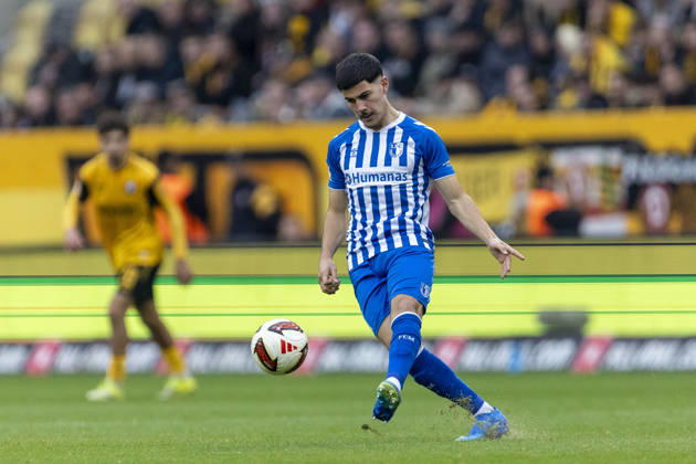 GER, Dresden, Fussball, 2. Bundesliga, 8. Spieltag, Dynamo Dresden vs. 1. FC Magdeburg im Bild v.l.: Felipe Chavez (FC Magdeburg 11), Aktion mit Ball 18.10.2026, Rudolf-Harbig Stadion Dresden DFL DFB REGULATIONS PROHIBIT ANY USE OF PHOTOGRAPHS AS IMAGE SEQUENCES AND OR QUASI-VIDEO, Copyright: HMBxMedia PaulxFritz