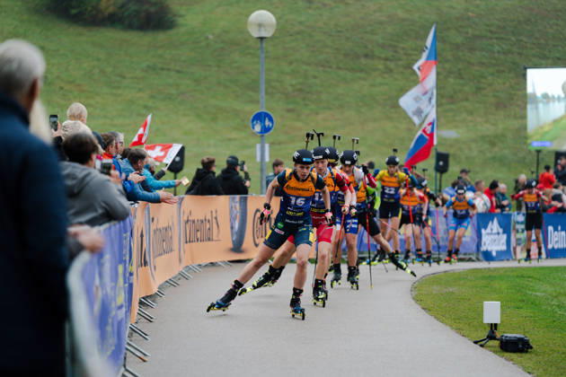 18.10.2026, GER, Biathlon, Frauen, IBU Biathlon Loop One Festival 2026, Saison 2026 2027, Super Sprint Qualifikation Damen Heat 1-4 Elvira Oeberg ( SWE, 16 ), Ukaleq A. Slettemark ( GRL, 12 ) in Führung München Olympiapark Bayern Deutschland Copyright: xNordphoto Vux