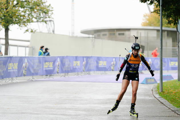 18.10.2026, GER, Biathlon, Frauen, IBU Biathlon Loop One Festival 2026, Saison 2026 2027, Super Sprint Qualifikation Damen Heat 1-4 Johanna Puff ( DEU, 43 ) in der Kurve München Olympiapark Bayern Deutschland Copyright: xNordphoto Vux