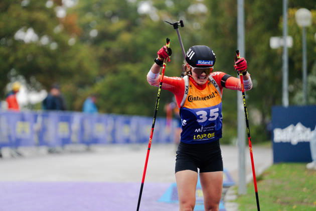 18.10.2026, GER, Biathlon, Frauen, IBU Biathlon Loop One Festival 2026, Saison 2026 2027, Super Sprint Qualifikation Damen Heat 1-4 Lea Meier ( SUI, 35 ) in der Kurve München Olympiapark Bayern Deutschland Copyright: xNordphoto Vux