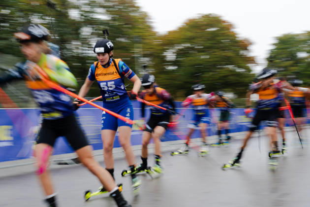 18.10.2026, GER, Biathlon, Frauen, IBU Biathlon Loop One Festival 2026, Saison 2026 2027, Super Sprint Qualifikation Damen Heat 1-4 Maria Remenova ( SVK, 54 ), Amandine Mengin ( FRA, 55 ) im Duell München Olympiapark Bayern Deutschland Copyright: xNordphoto Vux