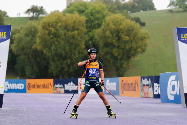 18.10.2026, GER, Biathlon, Frauen, IBU Biathlon Loop One Festival 2026, Saison 2026 2027, Super Sprint Qualifikation Damen Heat 1-4 Anna Magnusson ( SWE, 47 ) jubelt beim Zieleinlauf München Olympiapark Bayern Deutschland Copyright: xNordphoto Vux