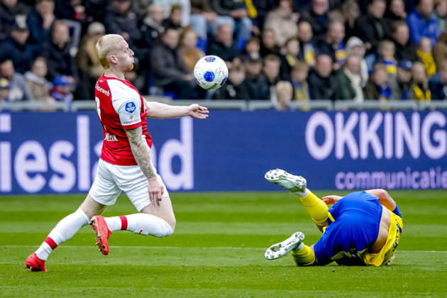 LEEUWARDEN - AZ Alkmaar forward Mexx Meerdink during the Vriendenloterij Eredivisie match between SC Cambuur and AZ at Kooi Stadion on 18 October 2026 in Leeuwarden, Nederland. ED VAN DE POL EYE4IMAGES DeFodi Images -