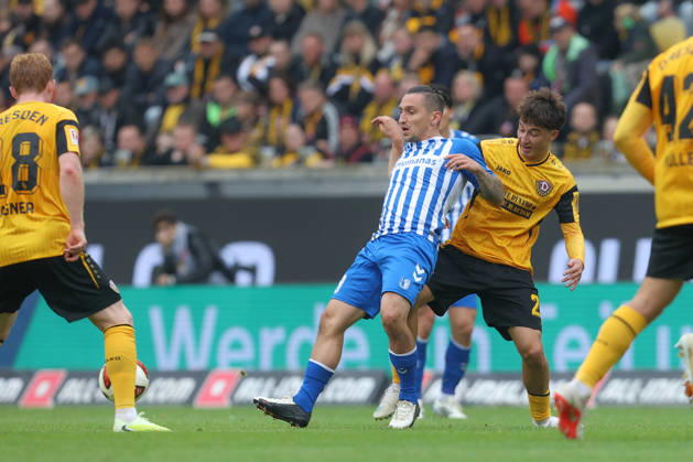 16.10.2026, xtgx, Fussball 2. Bundesliga, SG Dynamo Dresden - 1. FC Magdeburg, v.l. Baris Atik (Magdeburg, 23), Patrice Covic (Dresden, 24) Zweikampf, Duell, Kampf, tackle (DFL DFB REGULATIONS PROHIBIT ANY USE OF PHOTOGRAPHS as IMAGE SEQUENCES and or QUASI-VIDEO) Dresden