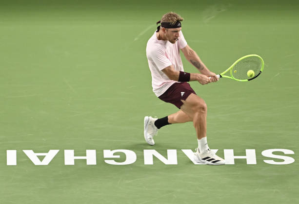 (261018) -- SHANGHAI, Oct. 18, 2026 -- Alejandro Davidovich Fokina of Spain hits a return during the men s singles final match against Rafael Jodar of Spain at the 2026 ATP, Tennis Herren tour Shanghai Masters tennis tournament in Shanghai, China, Oct. 18, 2026. ) (SP)CHINA-SHANGHAI-TENNIS-SHANGHAI MASTERS-MEN S SINGLES (CN) ChenxHaoming