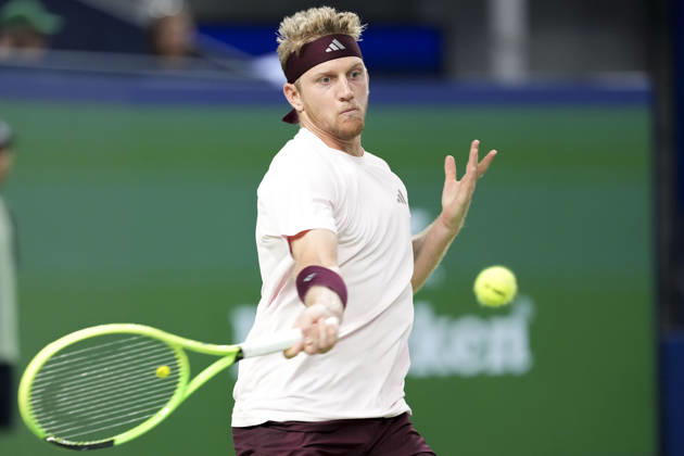 (261018) -- SHANGHAI, Oct. 18, 2026 -- Alejandro Davidovich Fokina of Spain hits a return during the men s singles final match against Rafael Jodar of Spain at the 2026 ATP, Tennis Herren tour Shanghai Masters tennis tournament in Shanghai, China, Oct. 18, 2026. ) (SP)CHINA-SHANGHAI-TENNIS-SHANGHAI MASTERS-MEN S SINGLES (CN) WangxXiang