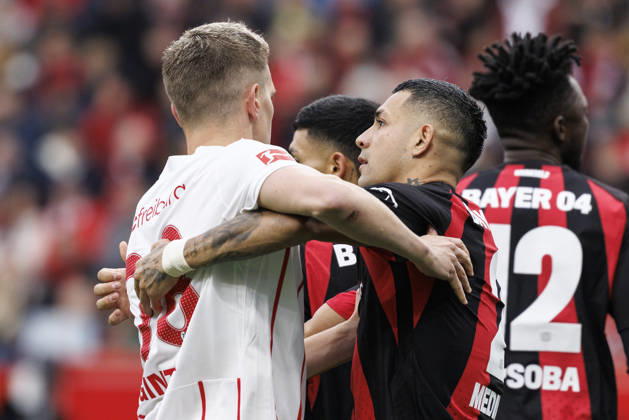 LEVERKUSEN, GERMANY - OCTOBER 18, 2026: Matthias Ginter (SC Freiburg, 28) and Facundo Medina (Bayer 04 Leverkusen, 2) during the German Bundesliga match on gameday 6 between Bayer 04 Leverkusen vs. SC Freiburg at BayArena on October 18, 2026 in Leverkusen, Germany. DFL REGULATIONS PROHIBIT ANY USE OF PHOTOGRAPHS AS IMAGE SEQUENCES AND OR QUASI-VIDEO. Northrhine-Westphalia Germany Copyright: xAxelxKohringx