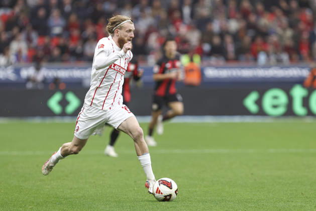 Jan-Niklas Beste (SC Freiburg) in Aktion, am Ball, Einzelaktion waehrend des Spiels der 1. Bundesliga zwischen Bayer 04 Leverkusen und Club Freiburg, BayArena am 18. October 2026 in Leverkusen, Deutschland. (Foto von Oliver Kaelke DeFodi Images) +++ Jan-Niklas Beste (SC Freiburg) controls the ball during the Bundesliga match between Bayer 04 Leverkusen and Sport-Club Freiburg at BayArena on October 18, 2026 in Leverkusen, Germany. (Photo by Oliver Kaelke DeFodi Images) DFB DFL REGULATIONS PROHIBIT ANY USE OF PHOTOGRAPHS AS IMAGE SEQUENCES AND OR QUASI-VIDEO. (Photo by Oliver Kaelke DeFodi Images) -