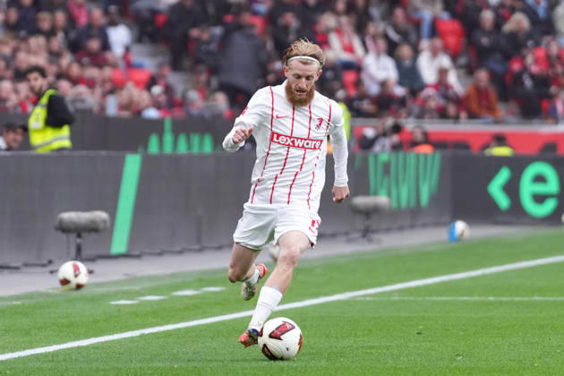 Niklas Beste (SC Freiburg, 19) am Ball , Deutschland, Fussball, 1. Bundesliga, 6.Spieltag, 2026 2027, Bayer Leverkusen vs. SC Freiburg, 18.10.2026, BayArena, Leverkusen Leverkusen BayArena Nordrhein-Westfalen Deutschland Copyright: xArnexAmbergx