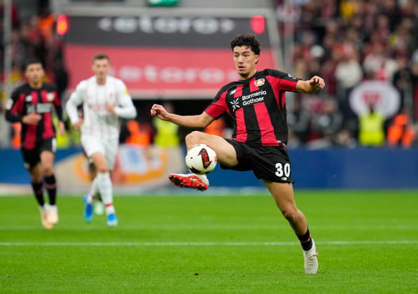 Ibrahim Maza (Bayer 04 Leverkusen, 30) kontrolliert den Ball unmittelbar vor seinem Torerfolg. GER, Bayer 04 Leverkusen vs SC Freiburg, 1. Bundesliga, 6. Spieltag, Saison 2026-27, BayArena, Leverkusen, 18.10.2026 DFL REGULATIONS PROHIBIT ANY USE OF PHOTOGRAPHS AS IMAGE SEQUENCES AND OR QUASI-VIDEO Bayer 04 Leverkusen vs SC Freiburg, 1. Bundesliga, 6. Spieltag, Saison 2026-27, 18.10.2026 Leverkusen Copyright: xEibner-Pressefoto ScottxColemanx EP_SCN