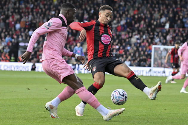 AFC Bournemouth v Sunderland, Premier League Marcus Tavernier of Bournemouth and Nordi Mukiele of Sunderland battle for the ball during the AFC Bournemouth v Sunderland Premier League match at Vitality Stadium, Bournemouth, England on 18 October 2026 Credit: Andy Thomas Every Second Media Editorial use only. All images are copyright Every Second Media Limited. No images may be reproduced without prior permission. All rights reserved. Premier League and Football League images are subject to licensing agreements with Football DataCo Limited. see https: www.football-dataco.com Copyright: xIMAGO EveryxSecondxMediax ESM-2234-0018 AndyxThomasx xEveryxSecondxMediax