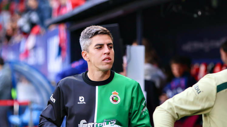 ESP: LaLiga EA Sports Atletico Osasuna v Racing Santander Inigo Sainz-Maza of Racing de Santander during LaLiga EA Sports match between Atletico Osasuna v Racing Santander played at El Sadar Stadium, Pamplona, on October 18 2026 in Spain Spain Soccer Copyright: xAgenciaxLOFx