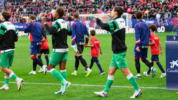 ESP: LaLiga EA Sports Atletico Osasuna v Racing Santander presentation during LaLiga EA Sports match between Atletico Osasuna v Racing Santander played at El Sadar Stadium, Pamplona, on October 18 2026 in Spain Spain Soccer Copyright: xAgenciaxLOFx