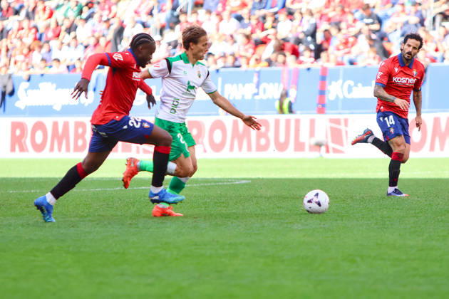 ESP: LaLiga EA Sports Atletico Osasuna v Racing Santander Sergio Canales of Racing de Santander during LaLiga EA Sports match between Atletico Osasuna v Racing Santander played at El Sadar Stadium, Pamplona, on October 18 2026 in Spain Spain Soccer Copyright: xAgenciaxLOFx