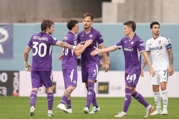 Fiorentina’s Marin Pongracic scores a goal but referee Marco Di Bello cancels the goal during the Serie A soccer match between Fiorentina and Como at the Artemio Franchi Stadium in Florence, north Italy - Sunday, October 18, 2026 -  Copyright: xMassimoxPaolone LaPressex