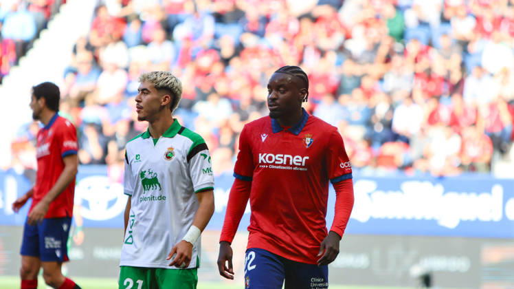ESP: LaLiga EA Sports Atletico Osasuna v Racing Santander Yassir Zabiri of Racing de Santander and Enzo Boyomo of Osasuna during LaLiga EA Sports match between Atletico Osasuna v Racing Santander played at El Sadar Stadium, Pamplona, on October 18 2026 in Spain Spain Soccer Copyright: xAgenciaxLOFx