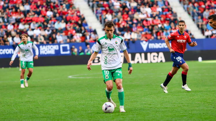 ESP: LaLiga EA Sports Atletico Osasuna v Racing Santander Inigo Vicente of Racing de Santander during LaLiga EA Sports match between Atletico Osasuna v Racing Santander played at El Sadar Stadium, Pamplona, on October 18 2026 in Spain Spain Soccer Copyright: xAgenciaxLOFx