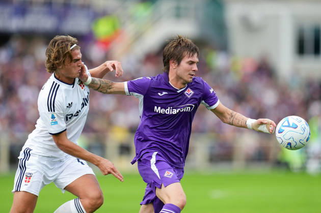 ACF Fiorentina v Como 1907 - Serie A Enilive Nico Paz of Como 1907 and Franco Mastantuono of ACF Fiorentina compete for the ball during the Serie A Enilive match between ACF Fiorentina and Como 1907 at Artemio Franchi Stadium on October 18, 2026 in Florence, Italy. Florence Artemio Franchi Stadium Tuscany Italy Copyright: xGiuseppexMaffiax 261018_SerieA_Fiorentina-Como_GM_09087