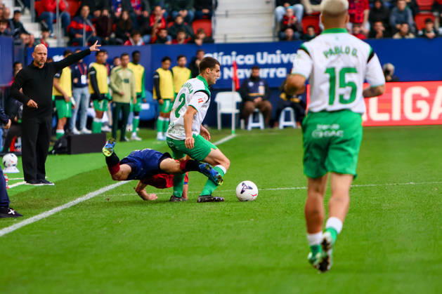 ESP: LaLiga EA Sports Atletico Osasuna v Racing Santander Alvaro Mantilla of Racing de Santander during LaLiga EA Sports match between Atletico Osasuna v Racing Santander played at El Sadar Stadium, Pamplona, on October 18 2026 in Spain Spain Soccer Copyright: xAgenciaxLOFx