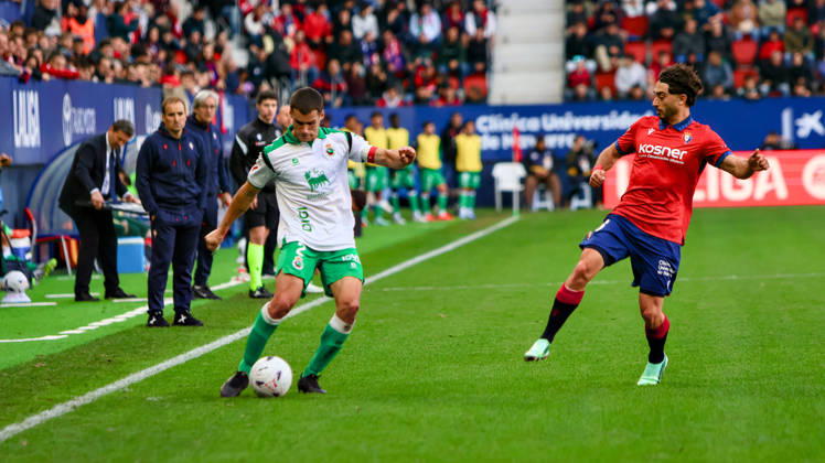 ESP: LaLiga EA Sports Atletico Osasuna v Racing Santander Alvaro Mantilla of Racing de Santander during LaLiga EA Sports match between Atletico Osasuna v Racing Santander played at El Sadar Stadium, Pamplona, on October 18 2026 in Spain Spain Soccer Copyright: xAgenciaxLOFx
