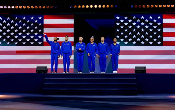 ROTTERDAM - The American gymnasts in action during the qualifications at the World Gymnastics Championships in Rotterdam Ahoy. IRIS VAN DEN BROEK ANP xVIxANPxSportx xxANPxIVx 572846819 originalFilename: 572846819.jpg