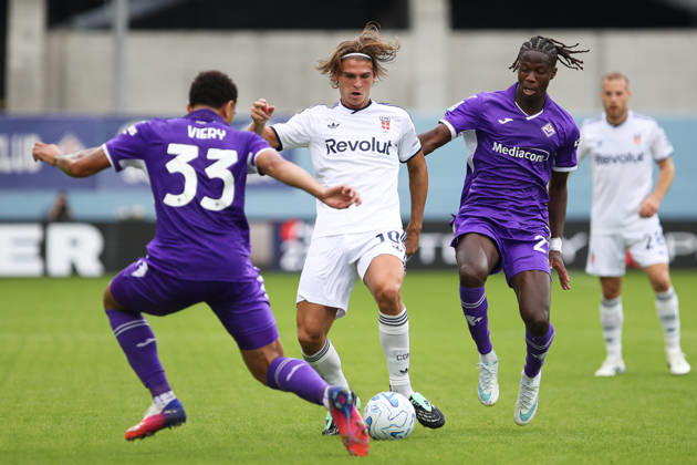 Nico Paz of Como 1907 compete for the ball with Viery of ACF Fiorentina during the serie A match between ACF Fiorentina and Como 1907 at Artemio Franchi Stadium in Firenze (Italy), October 18, 2026. massimilianoxcarnabuci