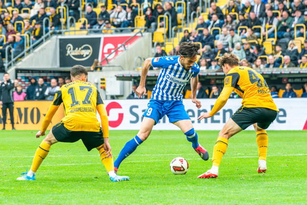 Dresden, Deutschland 18. Oktober 2026: 2. Bundesliga - 2026 2027 - 8. Spieltag - SG Dynamo Dresden gegen 1. FC Magdeburg Im Bild: v. li. im Zweikampf Ahmet MuhamedbegoviÄ‡ Muhamedbegovic (SGD) Roko Å imiÄ‡ Simic (1.FC) und Friedrich Müller Mueller (SGD) DFL DFB regulations prohibit any use of photographs as image sequences and or quasi-video. Copyright: xFotostandx xNachtigallx