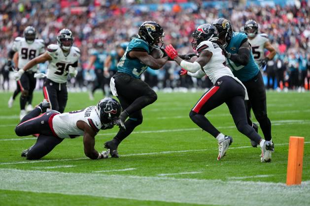Jacksonville Jaguars, Bhayshul Tuten, Running back, 33 scores a touchdown Houston Texans v Jacksonville Jaguars, NFL, American Football Herren, USA American Football, Wembley Stadium, London, UK - 18 Oct 2026London Wembley Stadium United Kingdom  Copyright: xJoexToth Shutterstockx 17222433az