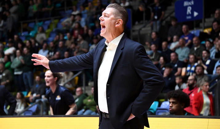 18.10.2026, xokbx, Basketball BBL Pokal, Frankfurt Skyliners - VET-Concept Gladiators Trier v.l. Trainer Klaus Perwas (Head Coach, Fraport Skyliners Frankfurt), Mimik, Gestik, Emotion Frankfurt am Main