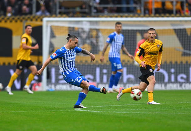 v.l.: Baris Atik (Magdeburg), Tobias Raschl (Dresden), 18.10.2026, Fussball, GER, Saison 2026 2027, 2. Bundesliga, Zweite Liga, 8. Spieltag, Rudolf-Harbig-Stadion Dresden, SG Dynamo Dresden - 1. FC Magdeburg, DFB AND DFL REGULATIONS PROHIBIT ANY USE OF PHOTOGRAPHS as IMAGE SEQUENCES and or QUASI-VIDEO,