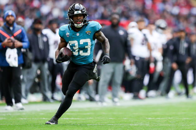 RECORD DATE NOT STATED 18th October 2026; Wembley Stadium, London, England; NFL, American Football Herren, USA American Football, Jacksonville Jaguars versus Houston Texans; Jacksonville Jaguars running back Bhayshul Tuten runs with the ball HenningxVonxJagow