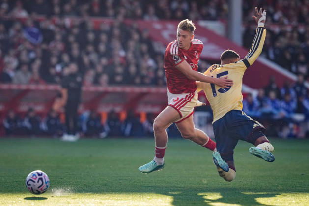 Premier League: Nottingham Forest v Arsenal Liam Delap of Nottingham Forest fouls Ezri Konsa of Arsenal during the Premier League match Nottingham Forest vs Arsenal at City Ground, Nottingham, United Kingdom on 18 October 2026 (Photo by Maynard Manyowa News Images) Nottingham City Ground Nottinghamshire United Kingdom Copyright: xMaynardxManyowa NewsxImagesx