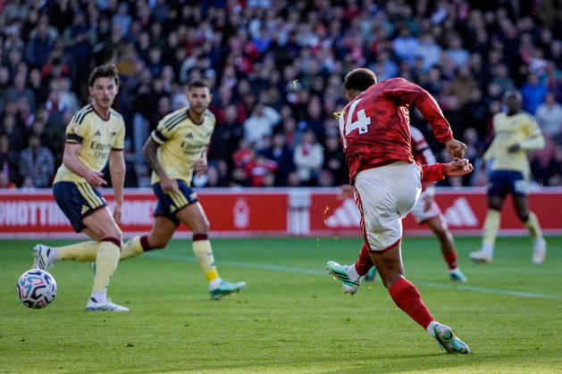 Premier League: Nottingham Forest v Arsenal Dan Ndoye of Nottingham Forest shoots on goal during the Premier League match Nottingham Forest vs Arsenal at City Ground, Nottingham, United Kingdom on 18 October 2026 (Photo by Maynard Manyowa News Images) Nottingham City Ground Nottinghamshire United Kingdom Copyright: xMaynardxManyowa NewsxImagesx