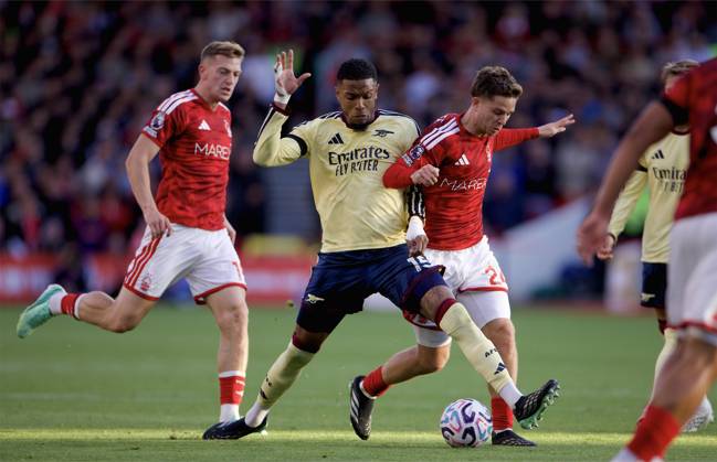 RECORD DATE NOT STATED Football - FA Premier League - Nottingham Forest FC v Arsenal FC NOTTINGHAM, ENGLAND - Sunday, October 18, 2026: Arsenal s Ezri Konsa (L) challenges Nottingham Forest s James McAtee during the FA Premier League match between Nottingham Forest FC and Arsenal FC at the City Ground. (Photo by David Rawcliffe Propaganda) NOTTINGHAM City Ground NOTTINGHAMSHIRE ENGLAND  Copyright: xDavidxRawcliffex 2026-10-18-Notts_Forest_Liverpool-028