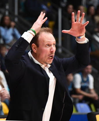 18.10.2026, xokbx, Basketball BBL Pokal, Frankfurt Skyliners - VET-Concept Gladiators Trier v.l. Head Coach Jacques Schneider (Gladiators Trier), Mimik, Gestik, Emotion, aufgebracht, wuetend, unzufrieden, geschockt Frankfurt am Main