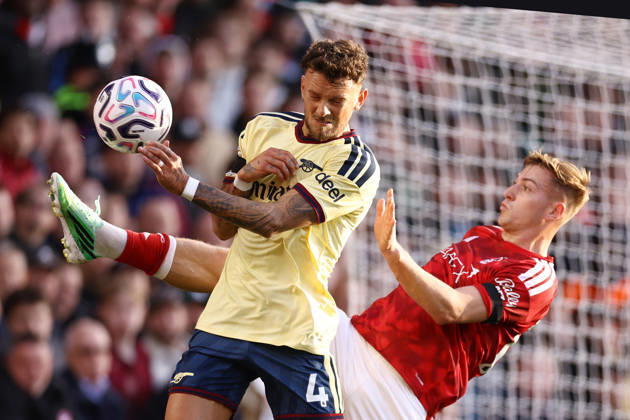 Nottingham Forest v Arsenal 18 October 2026, Nottingham - Premier League Football - Nottingham Forest v Arsenal - Ben White of Arsenal battles with Liam Delap of Nottingham Forest - Photo: Jacques Feeney Offside. Nottingham UK Copyright: xJacquesxFeeneyx xOffsidexOffside