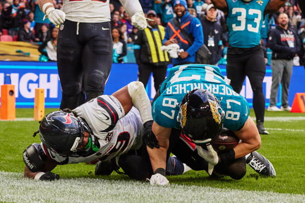 RECORD DATE NOT STATED 18th October 2026; Wembley Stadium, London, England; NFL, American Football Herren, USA American Football, Jacksonville Jaguars versus Houston Texans; Jacksonville Jaguars tight end Nate Boerkricher of the Jacksonville Jaguars scores a touchdown MattxBenxStone