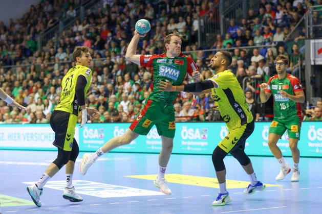 Sport Bilder des Tages 18.10.2026, xgox, Handball - Opel HBL SC Magdeburg - TVB Stuttgart emspor, v.l. Felix Claar (Magdeburg, 7) wirft Tor, Torschuetze, erzielt Tor, Treffer, scores the goal Magdeburg