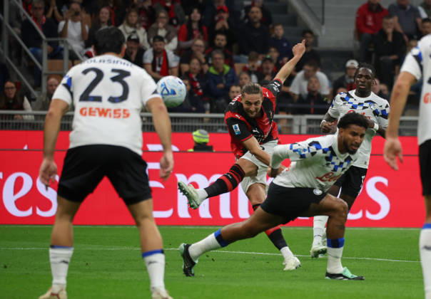 October 18, 2026, Milano: AC Milan s mildfielder Adrien Rabiot in action against Atalanta s mildfielder Ederson during the Italian Serie A soccer match AC Milan vs Atalanta at Giuseppe Meazza Stadium in Milan, Italy,18 October 2026. ANSA ROBERTO BREGANI. Soccer: Serie A; AC Milan-Atalanta  - ZUMAa110 20261018_zaf_a110_034 Copyright: xRobertoxBreganix