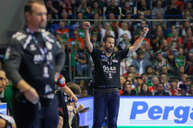 18.10.2026, xgox, Handball - Opel HBL SC Magdeburg - TVB Stuttgart emspor, v.l. Bennet Wiegert (Magdeburg, Trainer) Jubel, Torjubel, jubelt ueber das Tor, celebrate the goal, celebration Magdeburg
