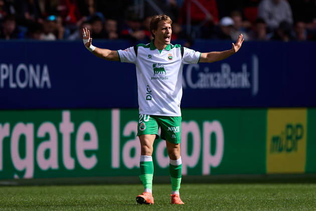 CA Osasuna v Real Racing Club de Santander - LaLiga EA Sports Sergio Canales of Real Racing Club de Santander reacts during the LaLiga EA Sports match between CA Osasuna and Real Racing Club de Santander at El Sadar on October 18, 2026, in Pamplona, Spain. Pamplona El Sadar Navarra Spain RL_CAOvRCS_2K26_0010 Copyright: xRicardoxLarreinax