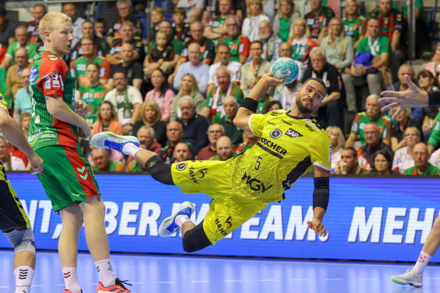 18.10.2026, xgox, Handball - Opel HBL SC Magdeburg - TVB Stuttgart emspor, v.l. Philipp Ahouansou (Stuttgart, 5) wirft Tor, Torschuetze, erzielt Tor, Treffer, scores the goal Magdeburg