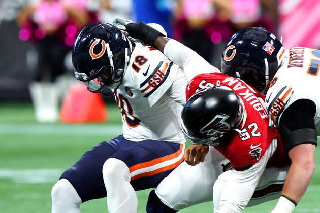 ATLANTA, GA - OCTOBER 18: Samson Ebukam (52) of the Atlanta Falcons grabs Caleb Williams (18) of the Chicago Bears during the Sunday afternoon NFL, American Football Herren, USA game between the Atlanta Falcons and the Chicago Bears on October 18, 2026 at the Mercedes-Benz Stadium in Atlanta, GA. (Photo by David J. Griffin Icon Sportswire) NFL: OCT 18 Bears at Falcons EDITORIAL USE ONLY Icon9532610180055